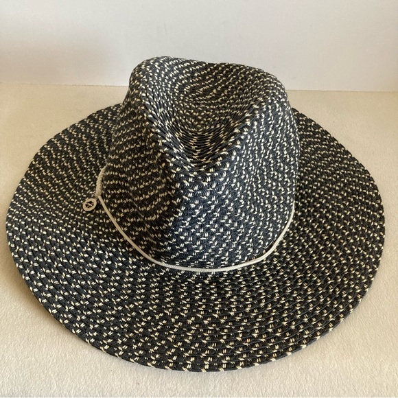 Marilyn Monroe hat ..unfortunately  was just a tad too small for my big head 😅 - Picture 1 of 9